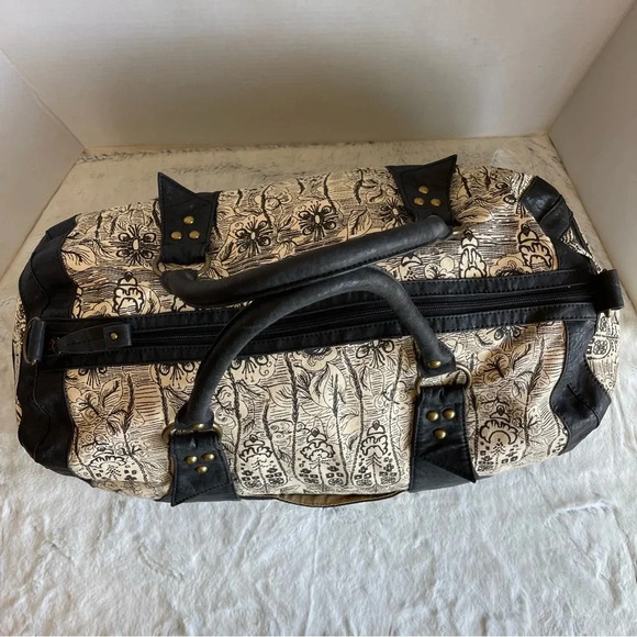 AmyKathryn Vegan Large Duffle Bag - Picture 8 of 16